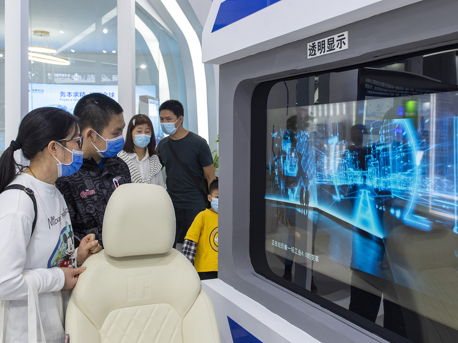 乐竟体育数字玻璃，让未来清晰可见